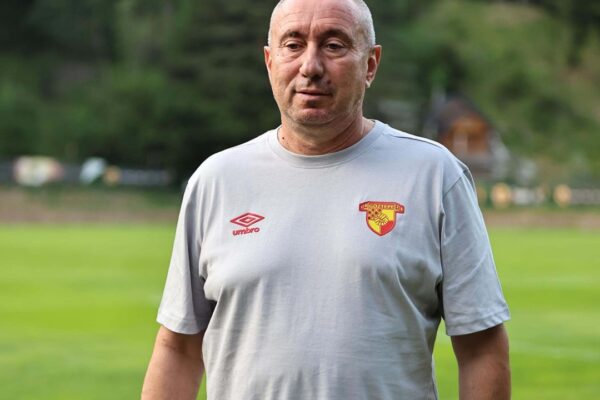 Stoilov’dan transfer müjdesi: 1 ya da 2 oyun... Stoilov’dan transfer müjdesi: 1 ya da 2 oyun...