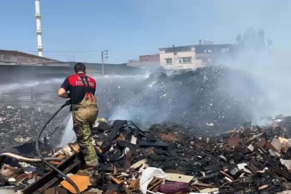 Sanayi bölgesinde yangın kabusu: Esnaf isyan etti! Sanayi bölgesinde yangın kabusu: Esnaf isyan etti!