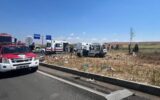Kamyon ile hafif ticari araç çarpıştı: 2 ölü, 3 ya... Kamyon ile hafif ticari araç çarpıştı: 2 ölü, 3 ya...