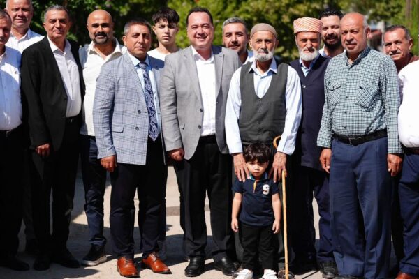 Büyükşehir mahalle mahalle dinliyor, sorunları hız... Büyükşehir mahalle mahalle dinliyor, sorunları hız...