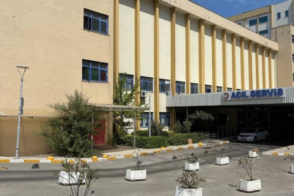 İzmir’de otomobil çarpan Galatasaraylı yönetici yaralandı