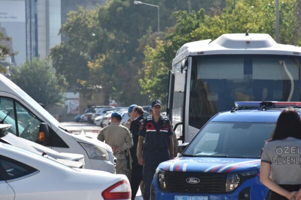 Menderes Belediyesi operasyonu: Başkan Çiçek dahil... Menderes Belediyesi operasyonu: Başkan Çiçek dahil...