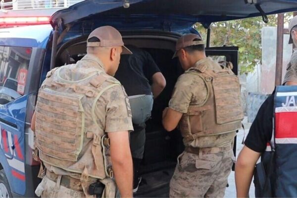 8 ilde DEAŞ operasyonu: 39 gözaltı 8 ilde DEAŞ operasyonu: 39 gözaltı