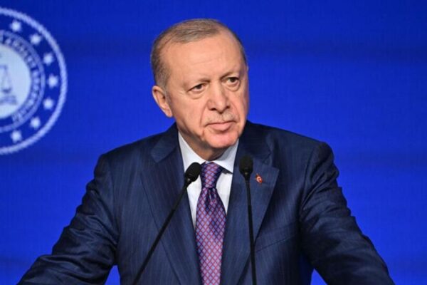 Erdoğan: 38 bin hekim dışı personel alacağız